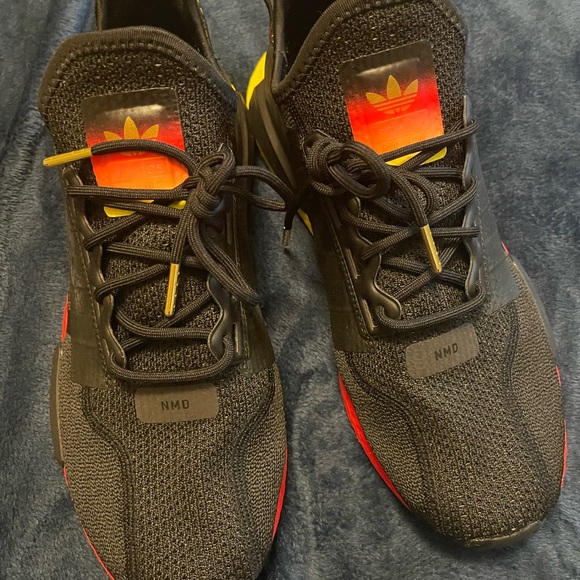 adidas NMD R1 V2 - Picture 1 of 4